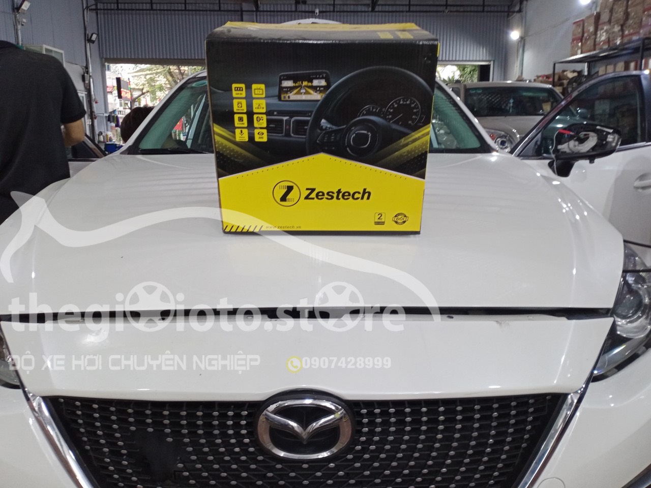 Độ màn liền cam 360 độ Zestech cho xe Mazda 3