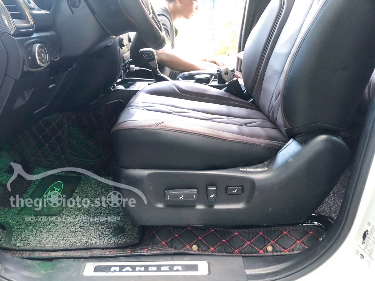 Độ ghế điện cho xe Ford Raptor