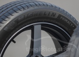 Lắp lốp Michelin 225/45/R18 Prymacy 4 cho xe ô tô