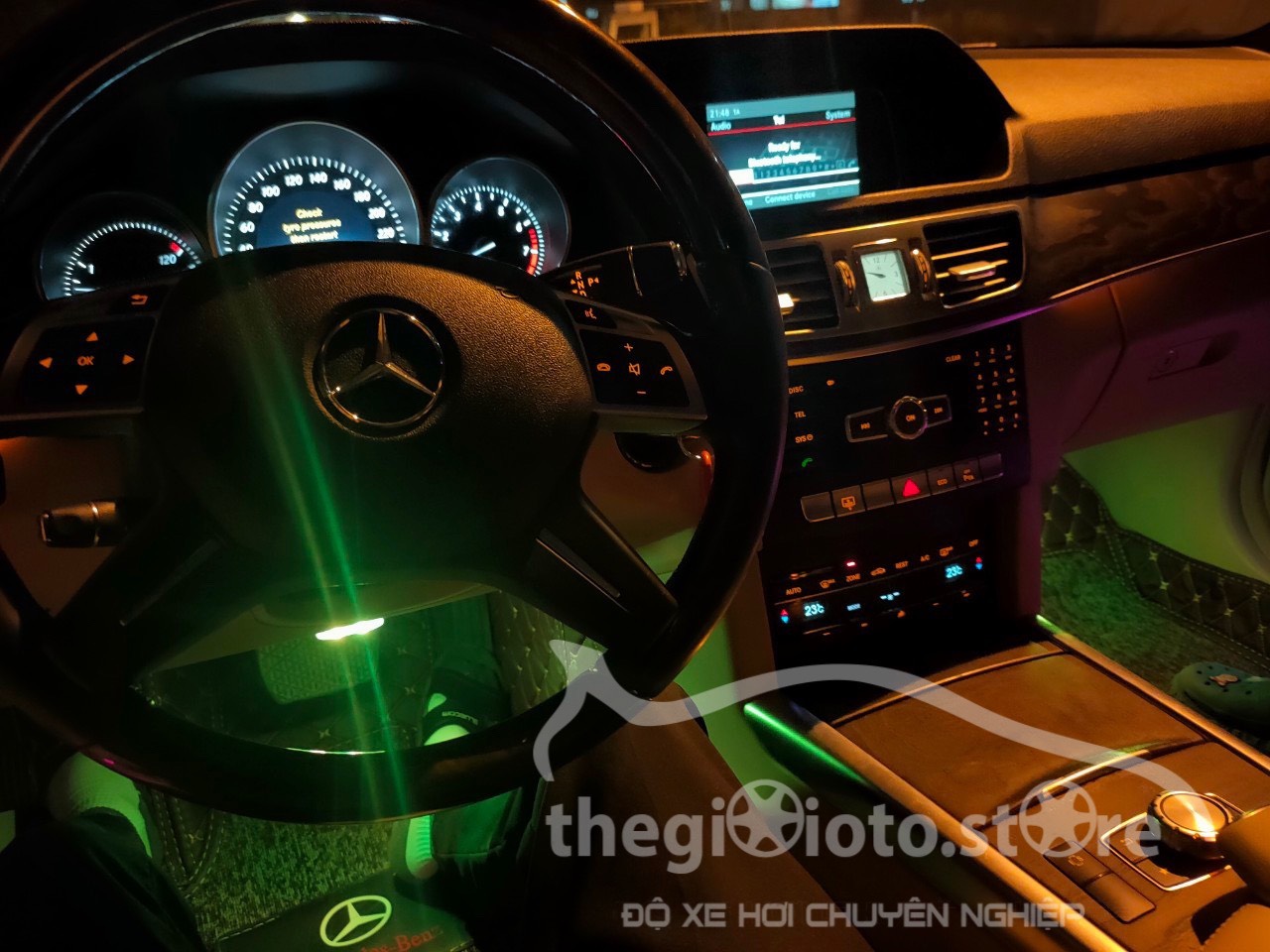 Màn hình Android nguyên khối độ xe Mercedes E200 2014
