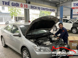 Thay lốc điều hòa cho con xe camry