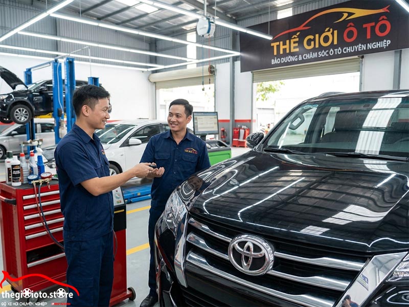 ban-giao-xe-toyota-fortuner-sau-khi-ve-sinh-kim-phun-buong-dot
