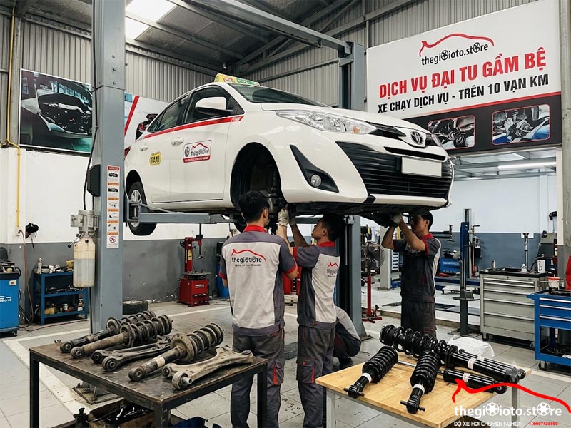 garage-the-gioi-o-to-dang-bao-duong-xe-vios-chay-dich-vu