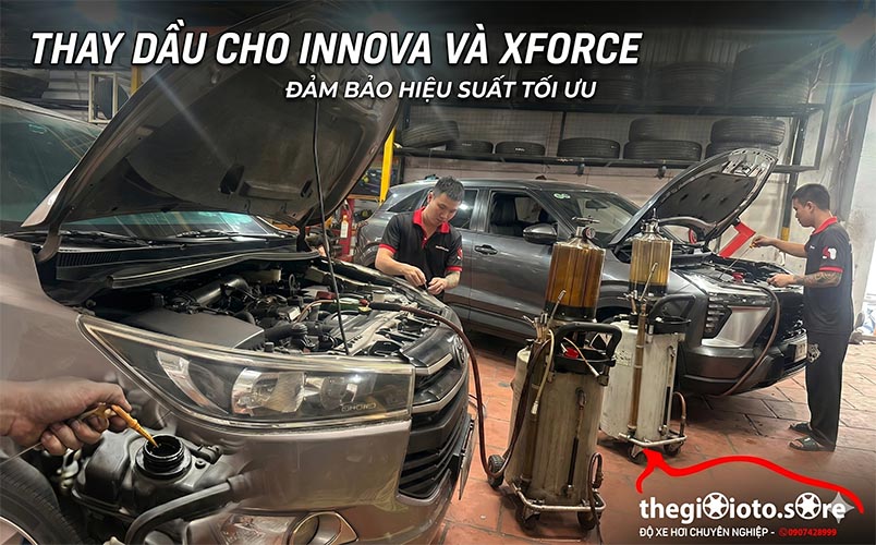 ky-thuat-vien-thay-dau-may-cho-xe-innova