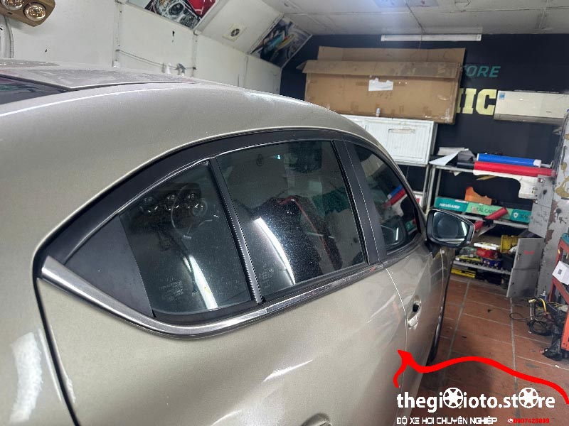 phim-cach-nhiet-o-to-mazda3