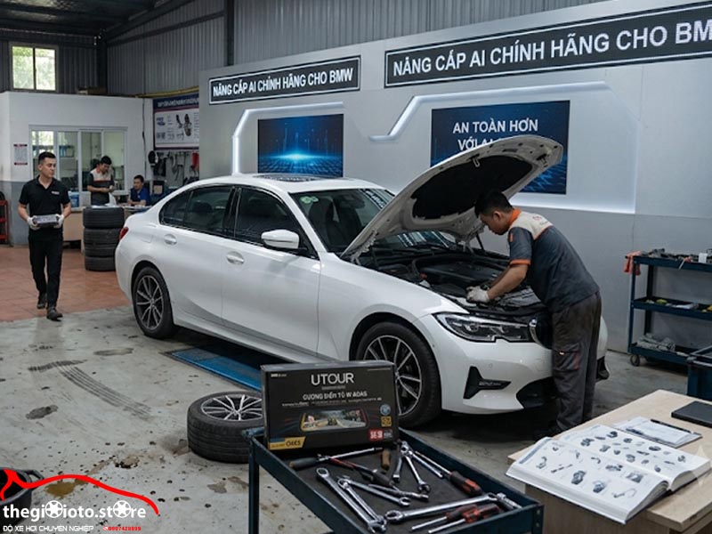 qua_trinh_lap_guong_ai_cho_xe_bmw