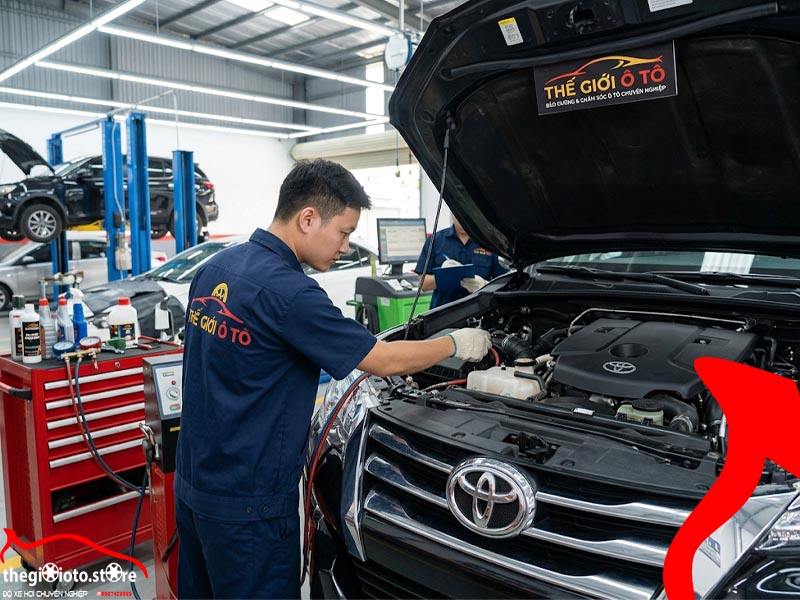 quy-trinh-ve-sinh-kim-phun-buong-dot-xe-fortuner-tai-the-gioi-o-to(