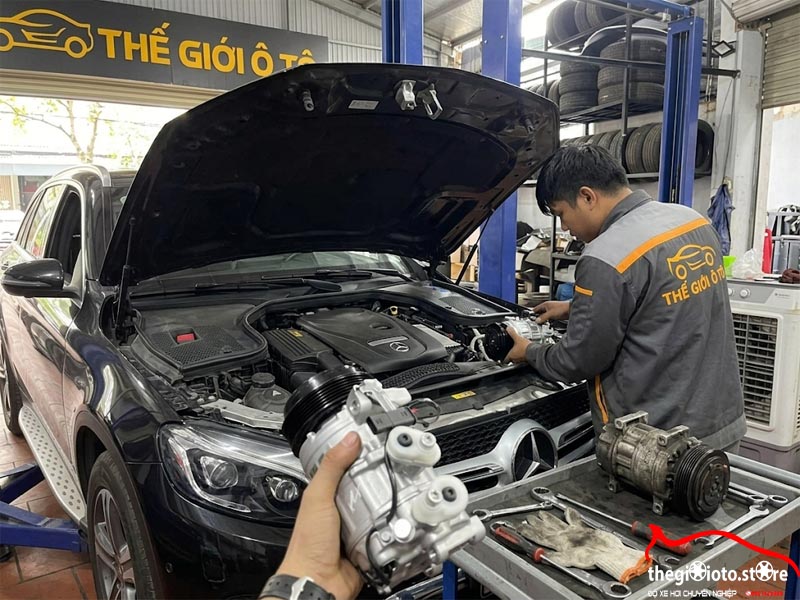 thay-loc-lanh-dieu-hoa-mercedes-glc-chinh-hang-tai-the-gioi-o-to