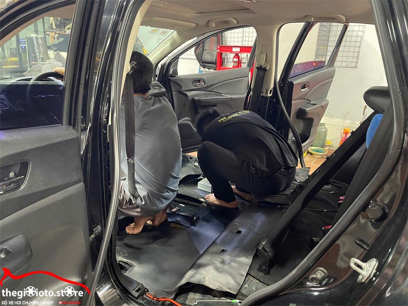 tho-ky-thuat-the-gioi-o-to-store-lap-dat-can-chinh-dsp-xe-crv
